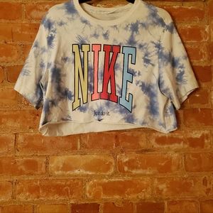 NIKE Crop Tee